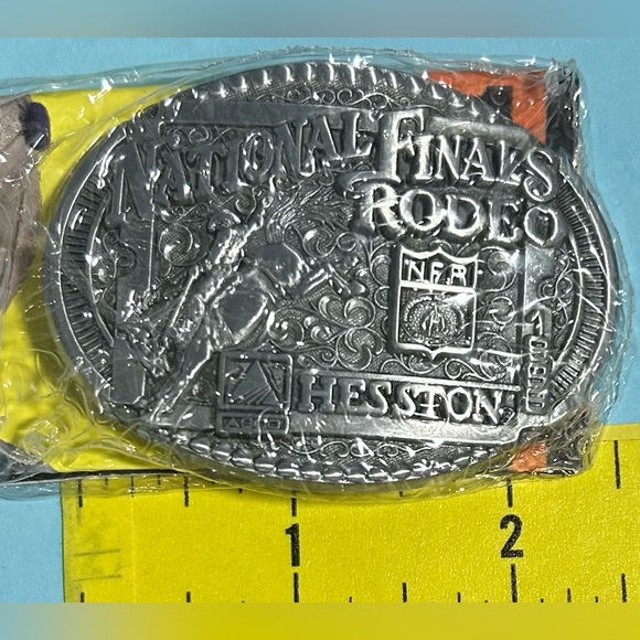 1998 Hesston NFR Rodeo Youth or Women’s miniature Western Belt Buckle-F. Fellows - Picture 1 of 3